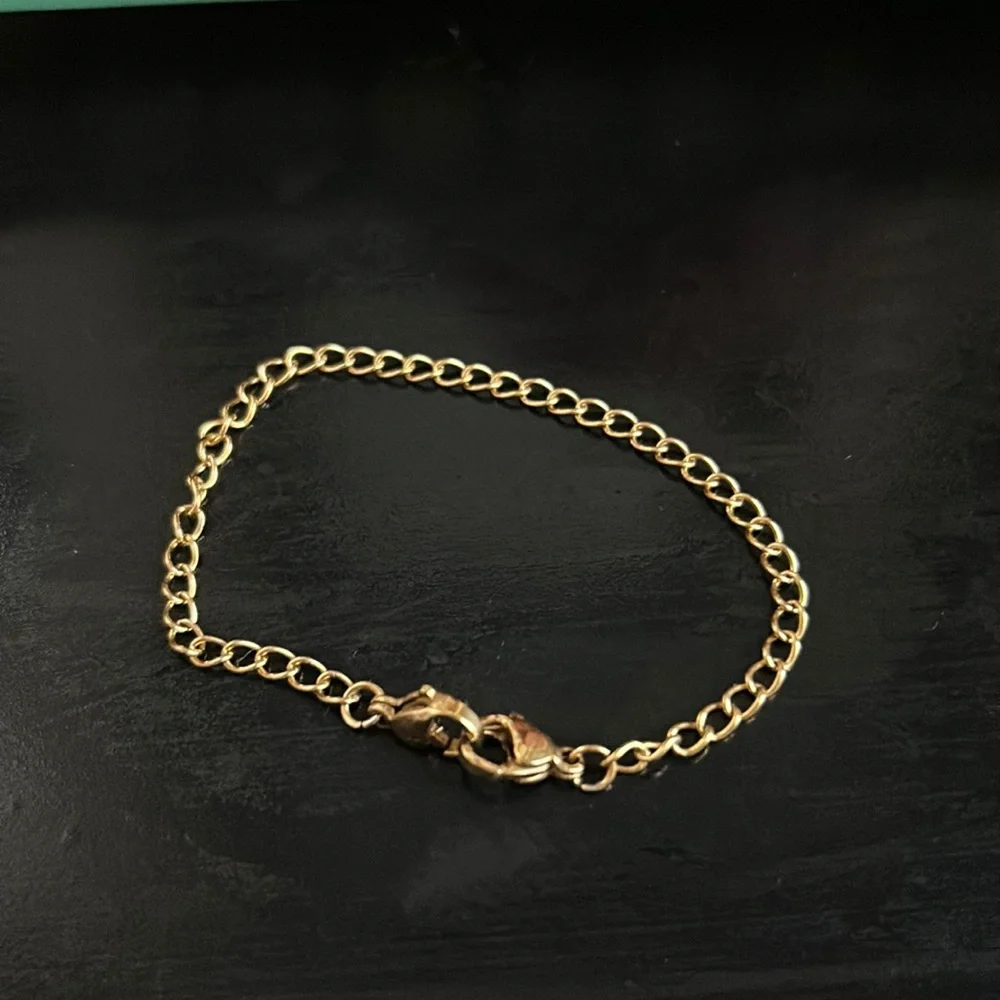 💰FINAL PRICE DROP💰Child’s Lobster-Clasp gold bracelet
